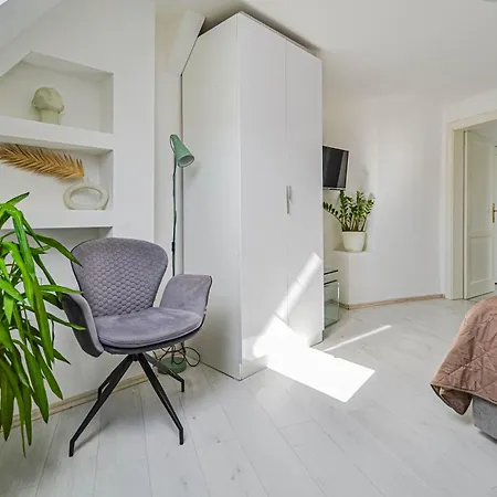 Main Square Quite Air Conditioned Apartment Prague